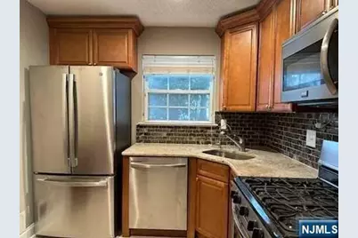 1047 Cambridge Court 1047 #1047, Mahwah, NJ 07430 - Photo 11