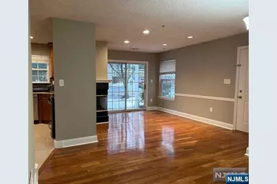 1047 Cambridge Court 1047 #1047, Mahwah, NJ 07430 - Photo 5