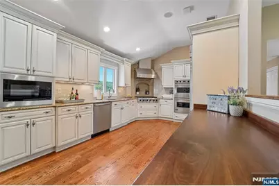 1050 W Pines Lake Drive, Wayne, NJ 07470 - Photo 11