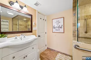 1050 W Pines Lake Dr, Wayne, NJ 07470 - Photo 33