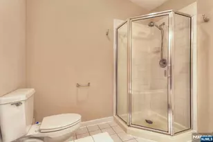 124 Panorama Dr, Edgewater, NJ 07020 - Photo 19