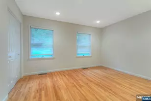 124 Panorama Dr, Edgewater, NJ 07020 - Photo 17
