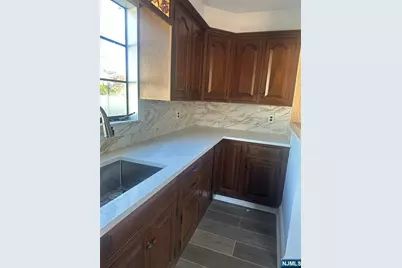 542 Prospect Avenue, Ridgefield, NJ 07657 - Photo 9