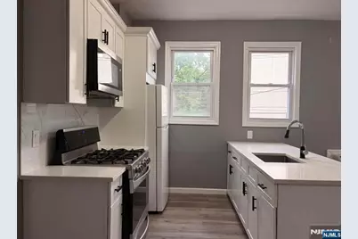 109 10th Street 2F #2F, Passaic, NJ 07055 - Photo 9
