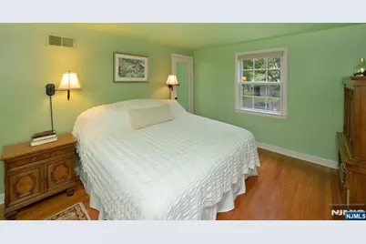 418 Burlington Road, Paramus, NJ 07652 - Photo 23