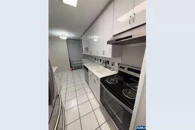 300 Winston 619 #619, Cliffside Park, NJ 07010 - Photo 17