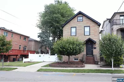 29 Cleveland Place, Palisades Park, NJ 07650 - Photo 1