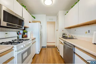 6040 Boulevard East 30B #30B, West New York, NJ 07093 - Photo 7