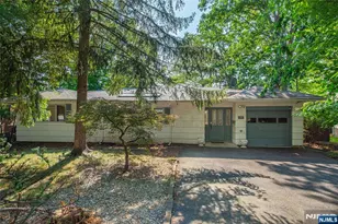 77 E Lake Dr, Wayne, NJ 07470 - Photo 3