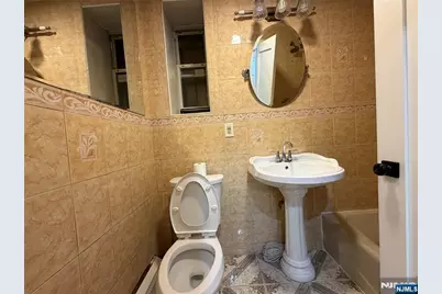 9066 Palisade Plaza, Cliffside Park, NJ 07010 - Photo 7