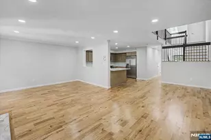 599 Apache Ct, Mahwah, NJ 07430 - Photo 3