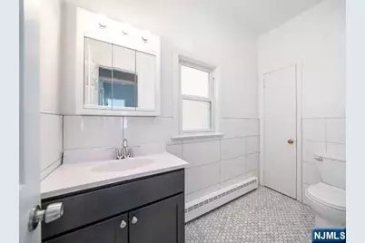 49 Livingston Avenue 1 #1, Lyndhurst Township, NJ 07071 - Photo 5