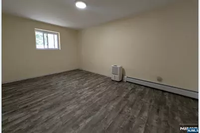200 Larch Avenue, Teaneck Township, NJ 07666 - Photo 5
