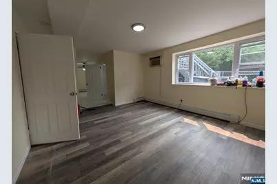200 Larch Avenue, Teaneck Township, NJ 07666 - Photo 7