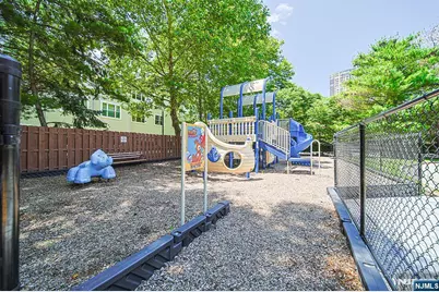 306 Smith Court R306 #R306, Edgewater, NJ 07020 - Photo 29