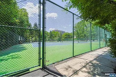 306 Smith Court R306 #R306, Edgewater, NJ 07020 - Photo 31