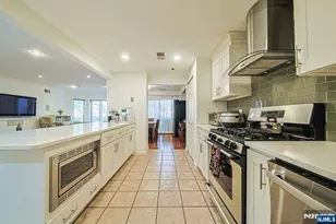 306 Smith Ct R306, Edgewater, NJ 07020 - Photo 11