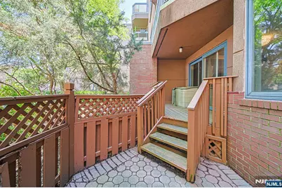 306 Smith Court R306 #R306, Edgewater, NJ 07020 - Photo 25