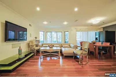 306 Smith Court R306 #R306, Edgewater, NJ 07020 - Photo 5