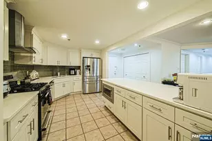 306 Smith Ct R306, Edgewater, NJ 07020 - Photo 13