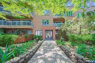 306 Smith Ct R306, Edgewater, NJ 07020 - Photo 3