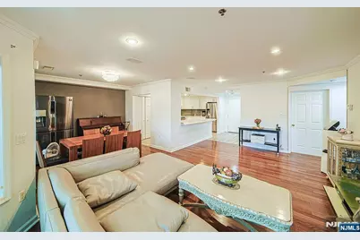 306 Smith Court R306 #R306, Edgewater, NJ 07020 - Photo 9