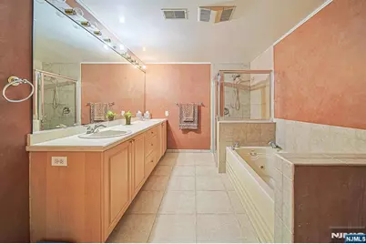 306 Smith Court R306 #R306, Edgewater, NJ 07020 - Photo 19