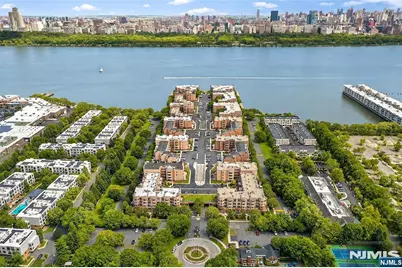 303 Ellery Court 303 #303, Edgewater, NJ 07020 - Photo 3