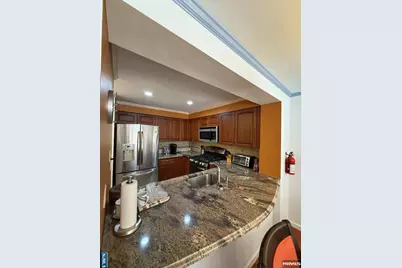 303 Ellery Court 303 #303, Edgewater, NJ 07020 - Photo 5