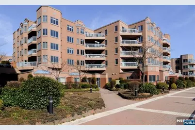 303 Ellery Court 303 #303, Edgewater, NJ 07020 - Photo 13
