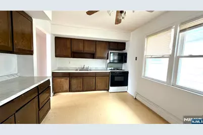 9104 3rd Avenue, North Bergen, NJ 07047 - Photo 15