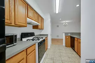 189 Forest 213, Paramus, NJ 07652 - Photo 5