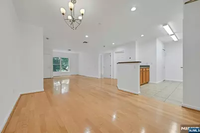 189 Forest 213 #213, Paramus, NJ 07652 - Photo 3