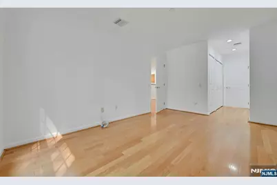 189 Forest 213 #213, Paramus, NJ 07652 - Photo 11