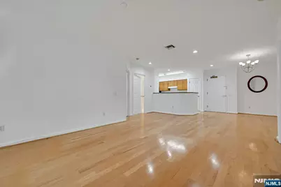 189 Forest 213 #213, Paramus, NJ 07652 - Photo 9