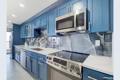 377 S Harrison Street 17F #17F, East Orange, NJ 07018 - Photo 1