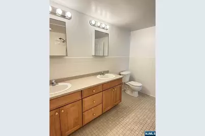 53 W Palisade Avenue 402 #402, Englewood, NJ 07631 - Photo 17