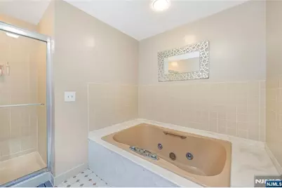 300 Gorge Road 8 #8, Cliffside Park, NJ 07010 - Photo 19