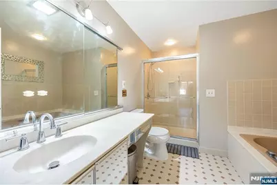 300 Gorge Road 8 #8, Cliffside Park, NJ 07010 - Photo 19