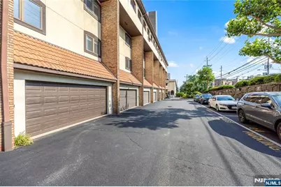 300 Gorge Road 8 #8, Cliffside Park, NJ 07010 - Photo 31
