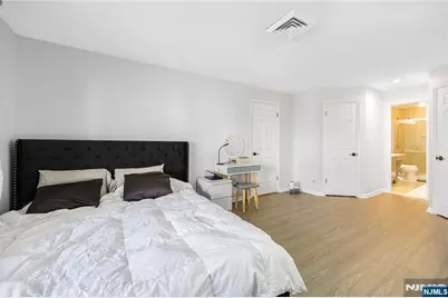 300 Gorge Road 8 #8, Cliffside Park, NJ 07010 - Photo 17