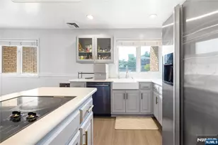 300 Gorge Road 8, Cliffside Park, NJ 07010 - Photo 9