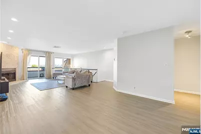 300 Gorge Road 8 #8, Cliffside Park, NJ 07010 - Photo 3