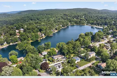53 Lakeview Drive, West Milford, NJ 07480 - Photo 3
