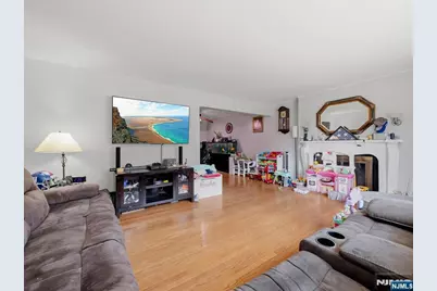 33 Prospect Street, Paramus, NJ 07652 - Photo 7