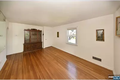 15-11 Parmelee Avenue, Fair Lawn, NJ 07410 - Photo 7