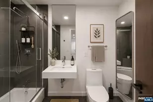 2200 N Central Road 14W, Fort Lee, NJ 07024 - Photo 23