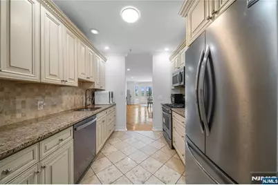 123 The Promenade 123 #123, Edgewater, NJ 07020 - Photo 7