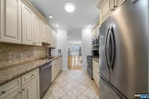 123 The Promenade 123, Edgewater, NJ 07020 - Photo 7