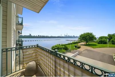 123 The Promenade 123 #123, Edgewater, NJ 07020 - Photo 19